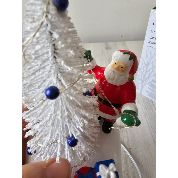 Dept 56 Santa comes town‎ 2021 6007775 new tree light up - Picture 10 of 11